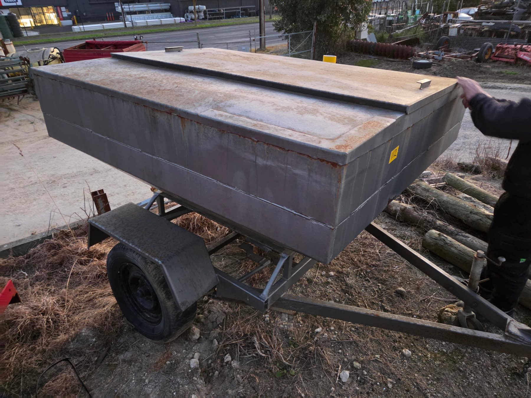 ONE TON GRAIN TRAIL FEEDER