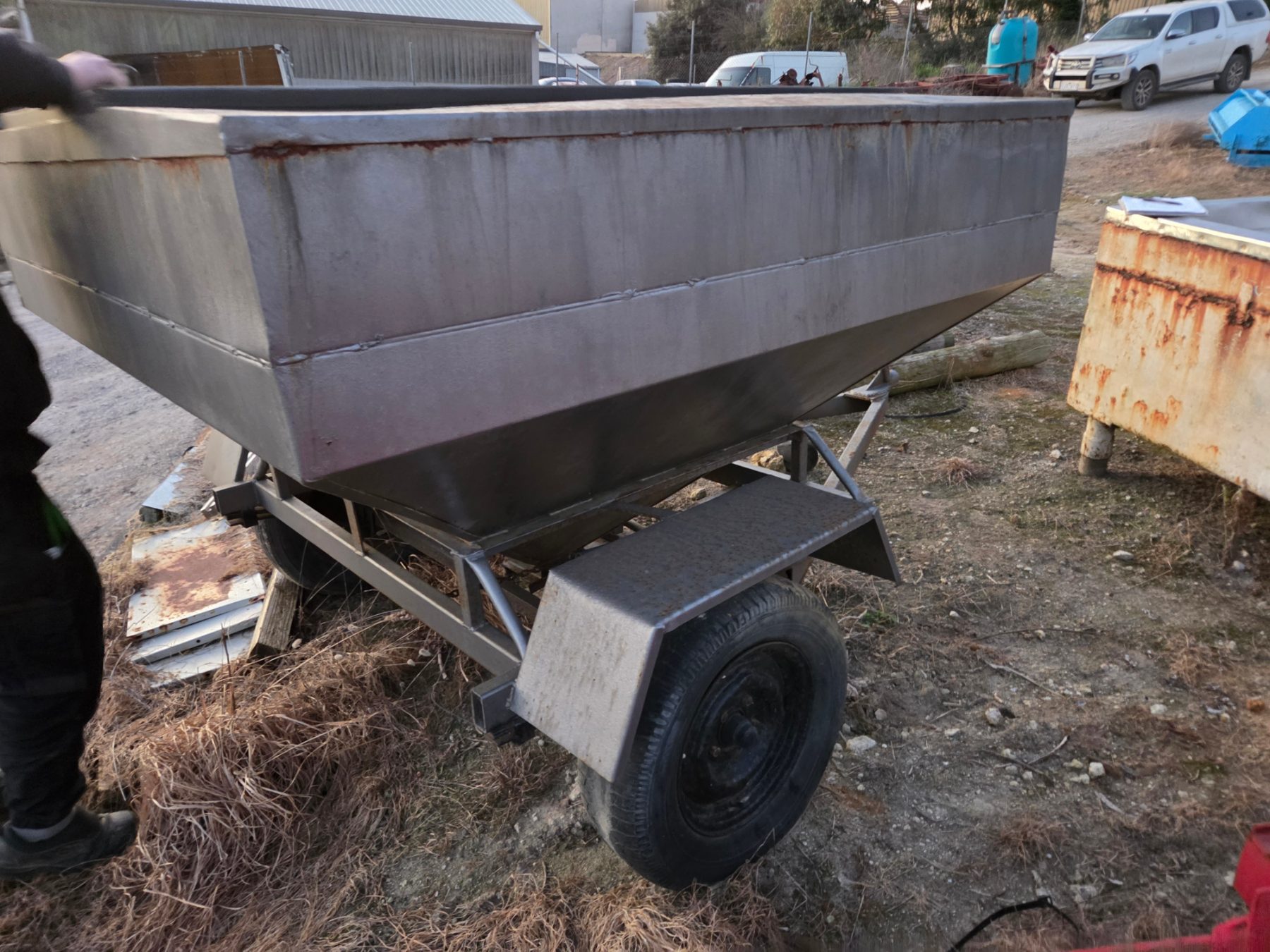ONE TON GRAIN TRAIL FEEDER