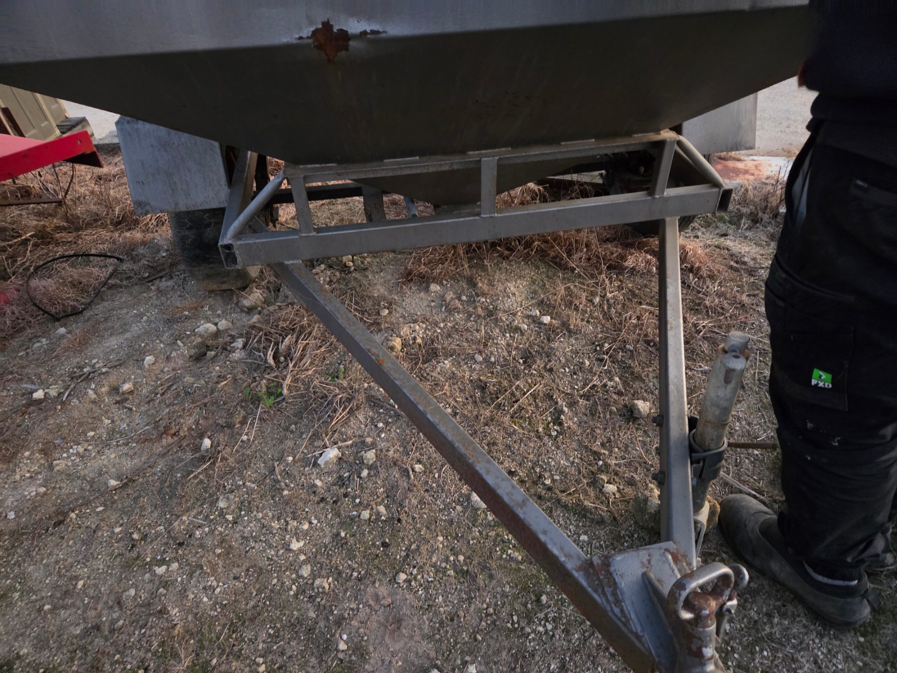 ONE TON GRAIN TRAIL FEEDER
