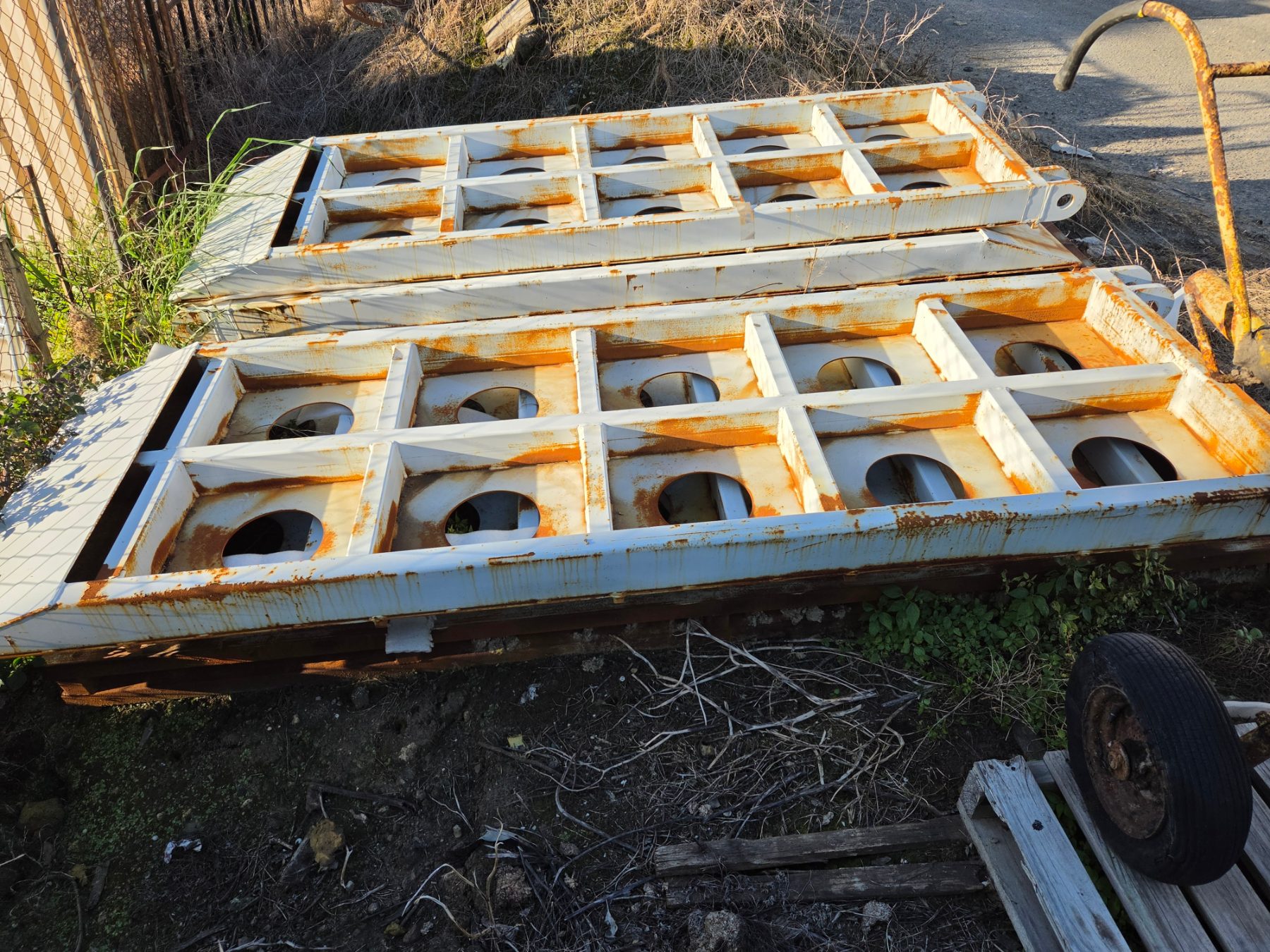 PAIR OF NEW BEAVER-TAIL TRUCK RAMPS