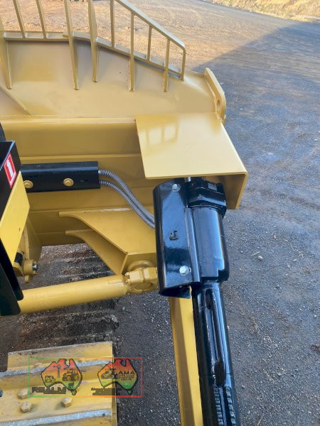 CATERPILLAR BULLDOZER
