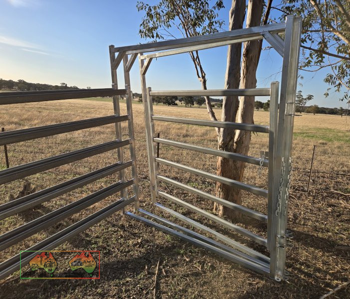 (8995) NEW H/DUTY CATTLE YARD GATES