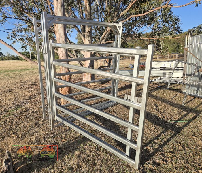 (8995) NEW H/DUTY CATTLE YARD GATES