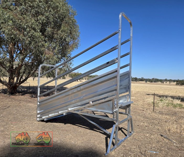 NEW SOLID STEEL GALV. CATTLE LOADING RAMP