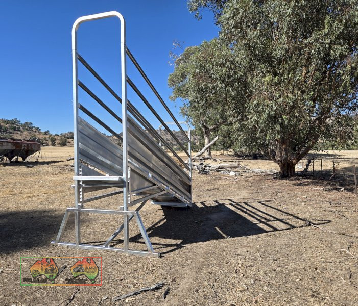 NEW SOLID STEEL GALV. CATTLE LOADING RAMP