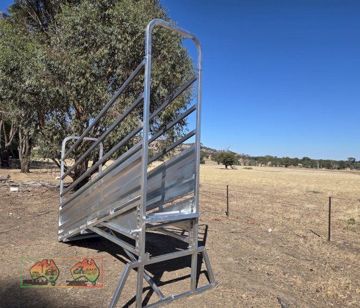 NEW SOLID STEEL GALV. CATTLE LOADING RAMP