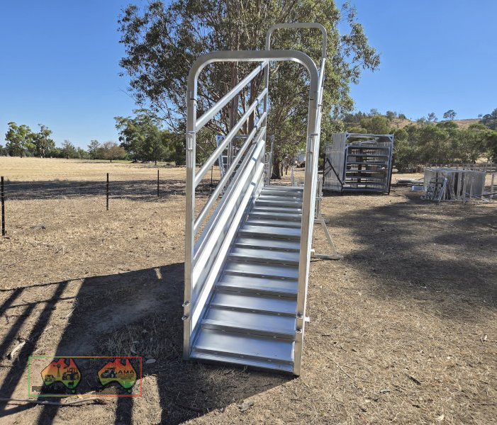 NEW SOLID STEEL GALV. CATTLE LOADING RAMP