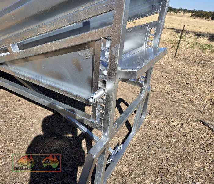 NEW SOLID STEEL GALV. CATTLE LOADING RAMP