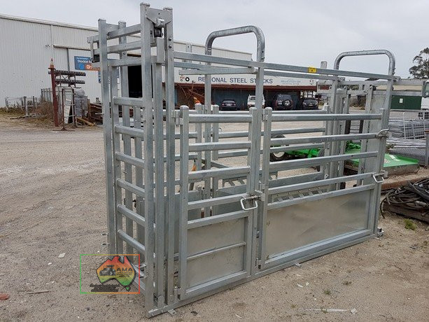 NEW GALV. CATTLE CRUSH
