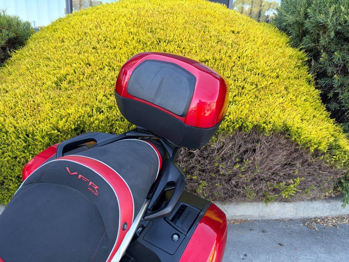 2010 HONDA VFR1200F ROAD