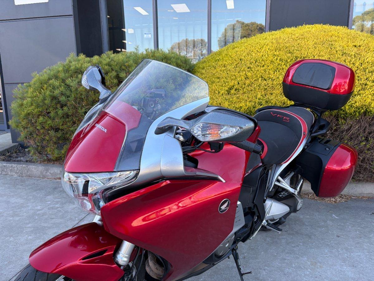 2010 HONDA VFR1200F ROAD