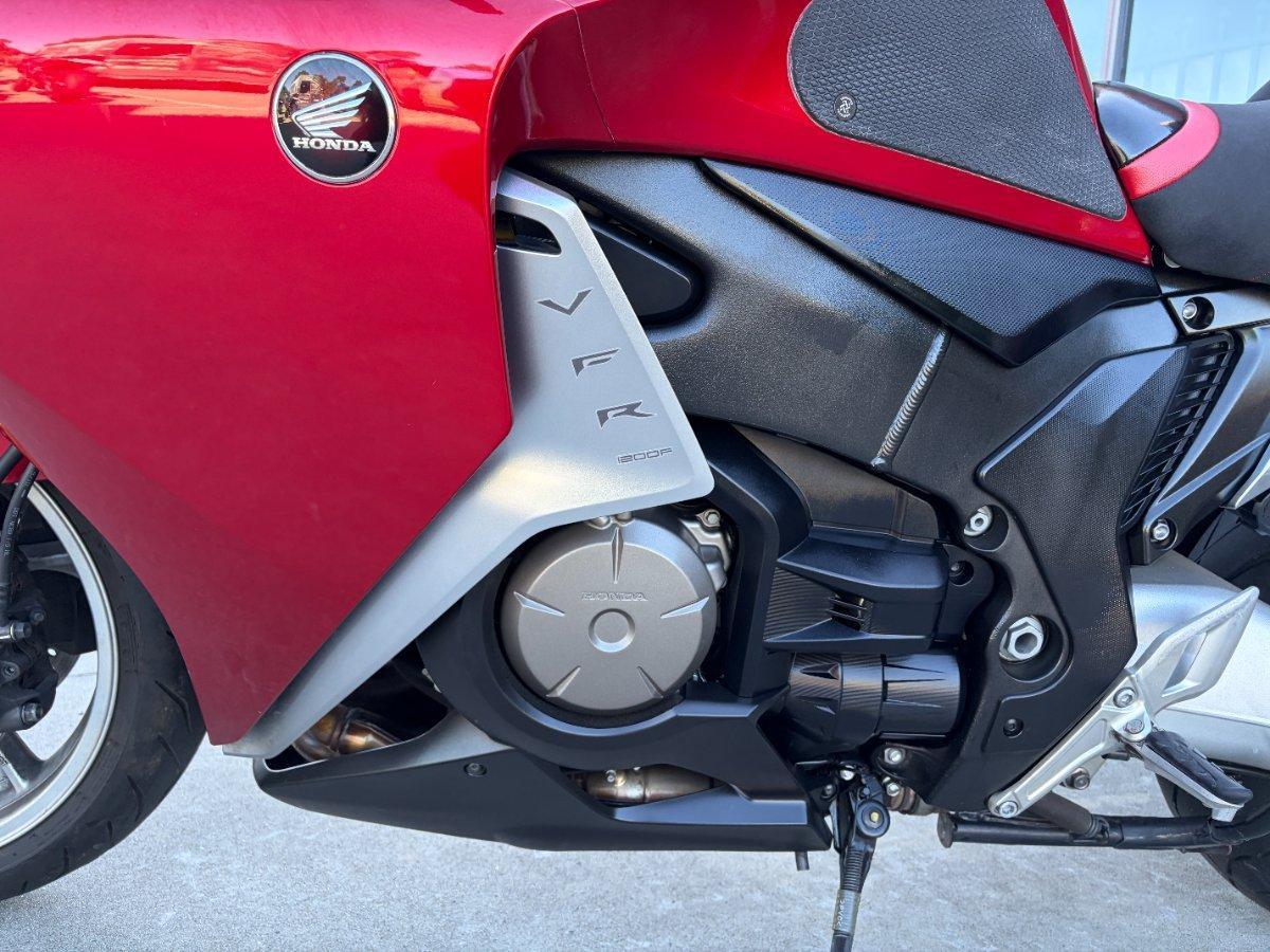 2010 HONDA VFR1200F ROAD