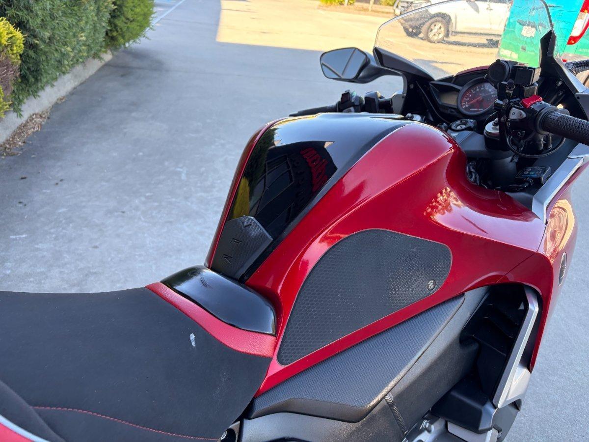 2010 HONDA VFR1200F ROAD