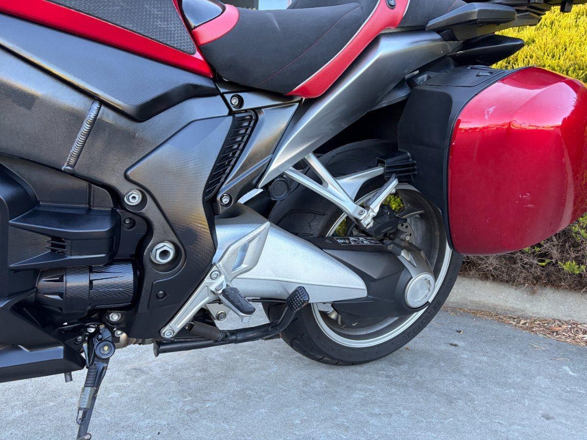 2010 HONDA VFR1200F ROAD