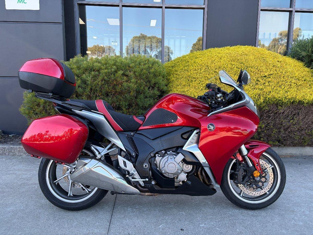 2010 HONDA VFR1200F ROAD