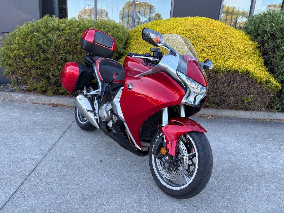 2010 HONDA VFR1200F ROAD