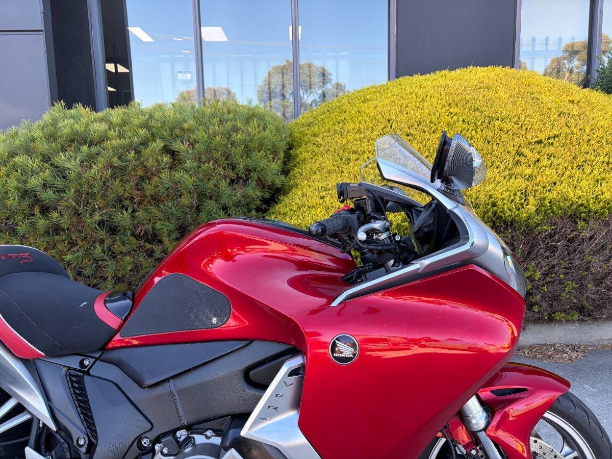2010 HONDA VFR1200F ROAD