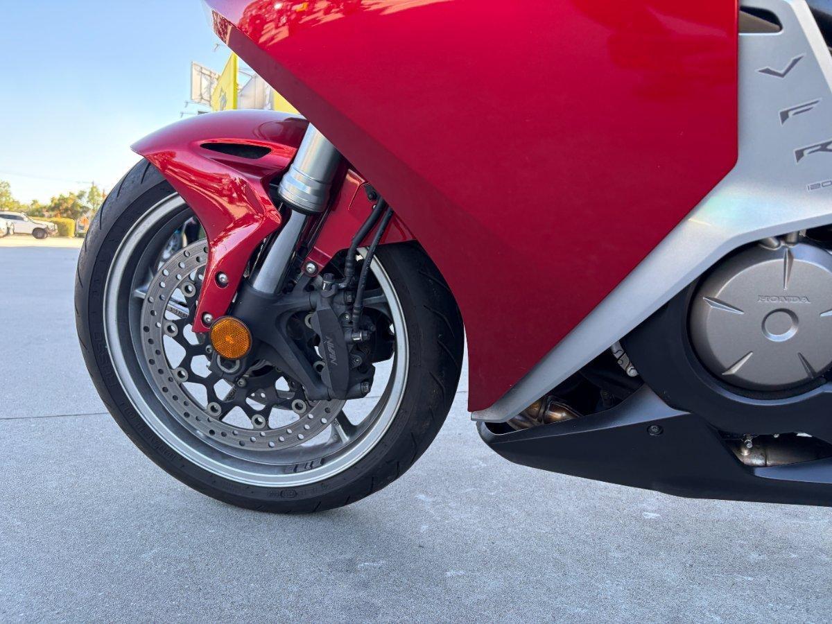 2010 HONDA VFR1200F ROAD