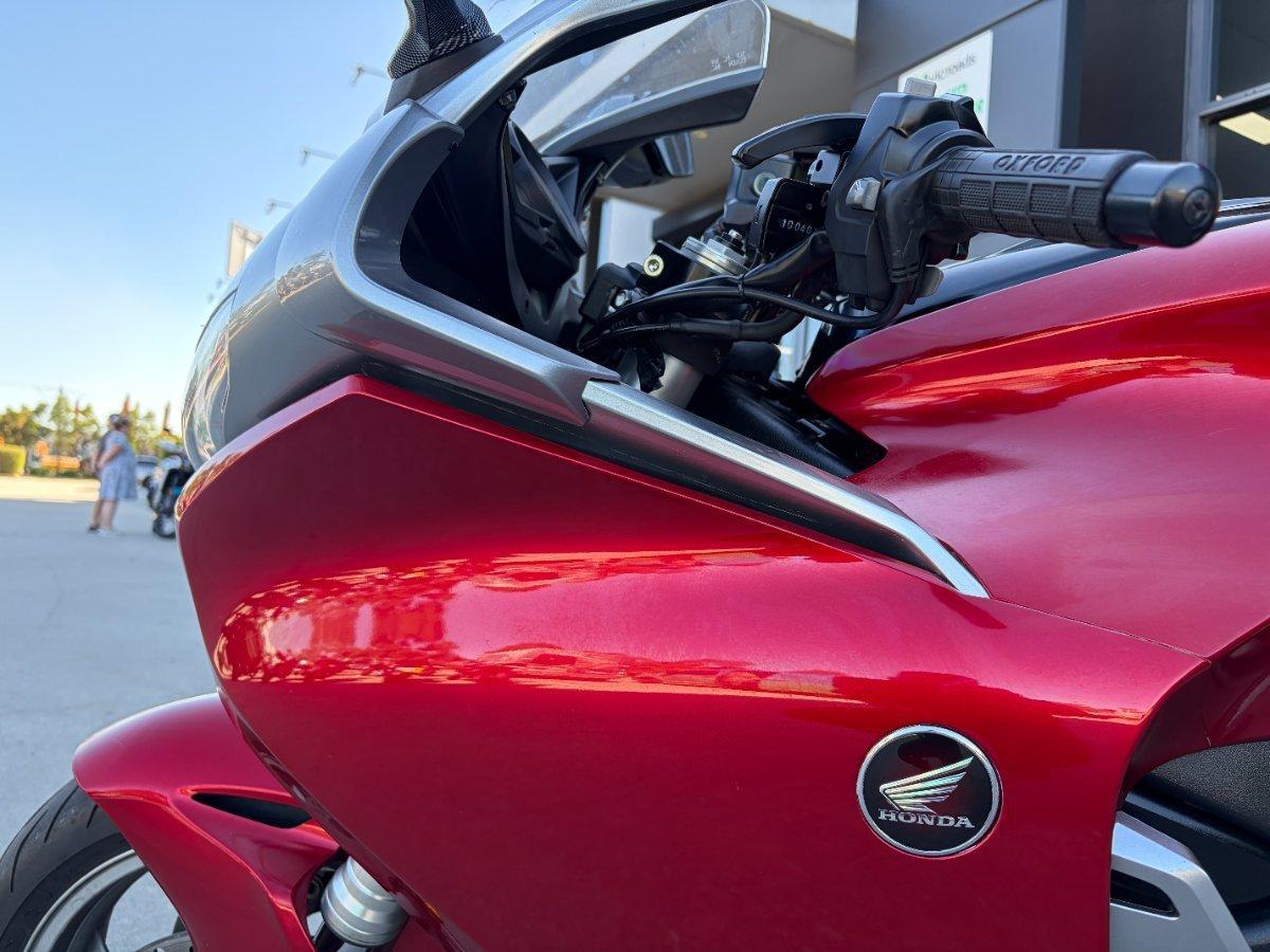 2010 HONDA VFR1200F ROAD