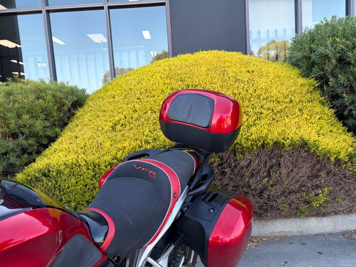 2010 HONDA VFR1200F ROAD