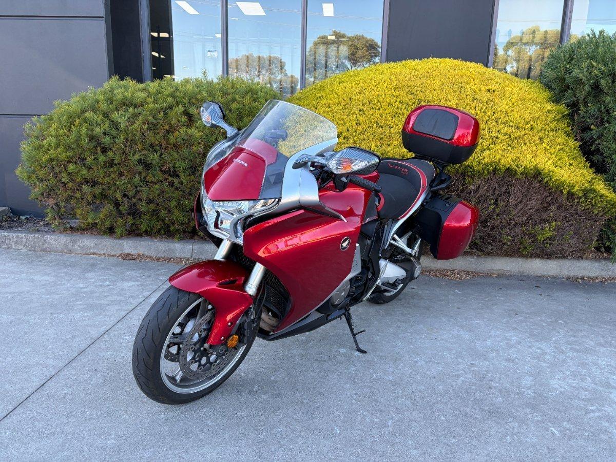 2010 HONDA VFR1200F ROAD
