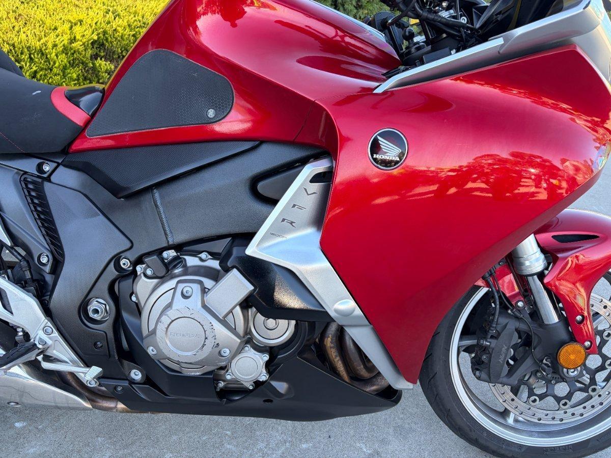 2010 HONDA VFR1200F ROAD