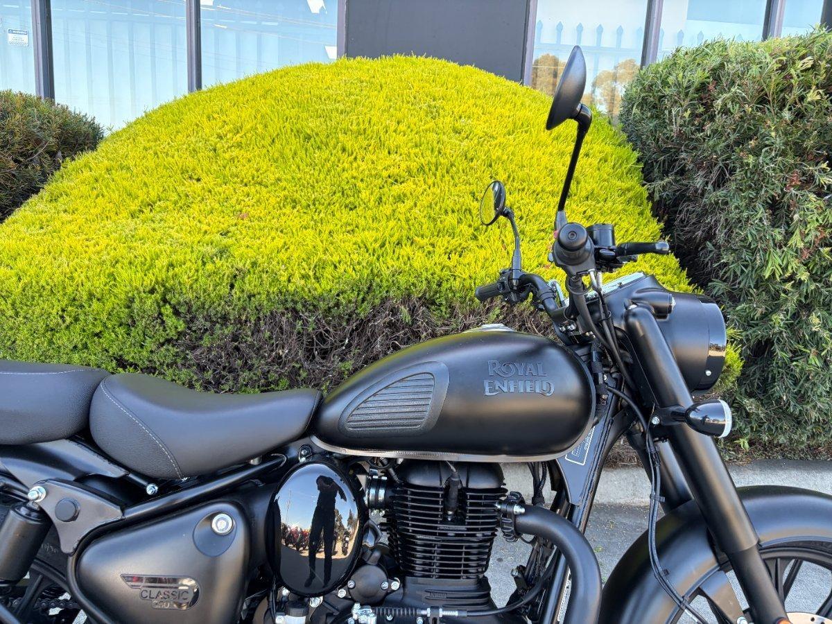 2026 ROYAL ENFIELD CLASSIC 350 DARK ROAD