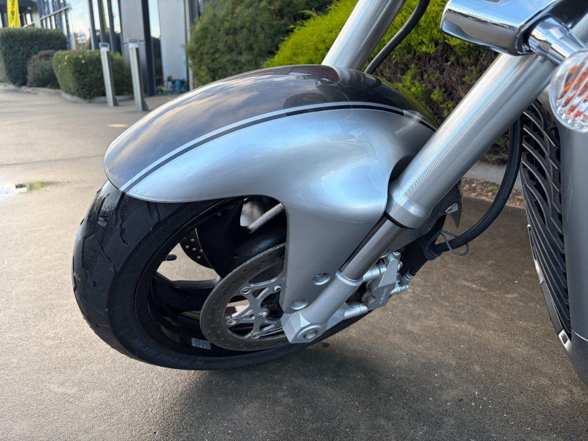 2013 SUZUKI VZR 1800 BOULEVARD (M109R) CRUISER