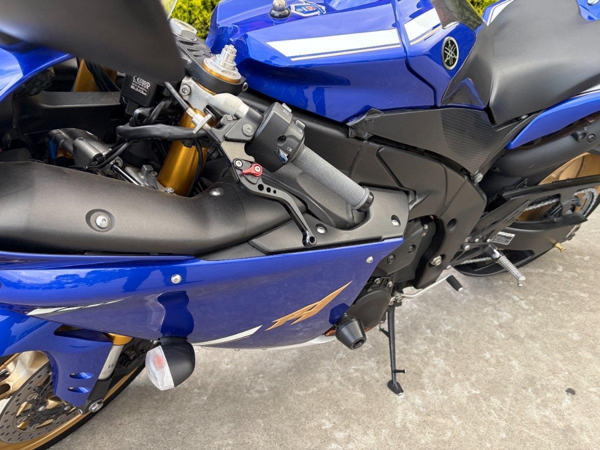 2012 YAMAHA YZF-R1 SPORTS