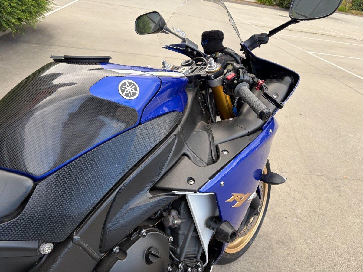 2012 YAMAHA YZF-R1 SPORTS