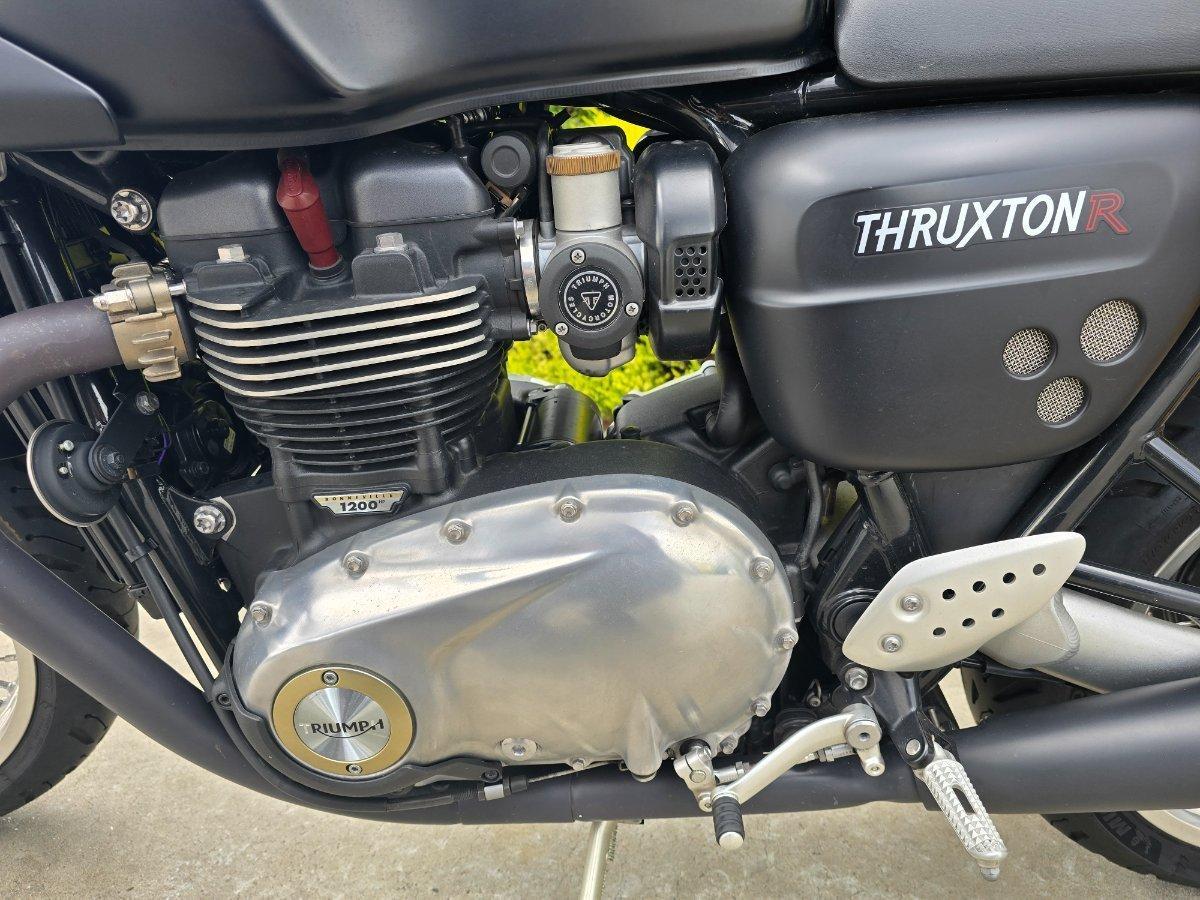 2017 TRIUMPH THRUXTON R ROAD
