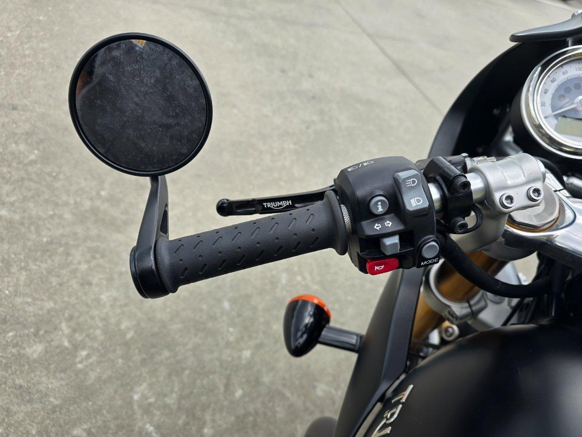 2017 TRIUMPH THRUXTON R ROAD