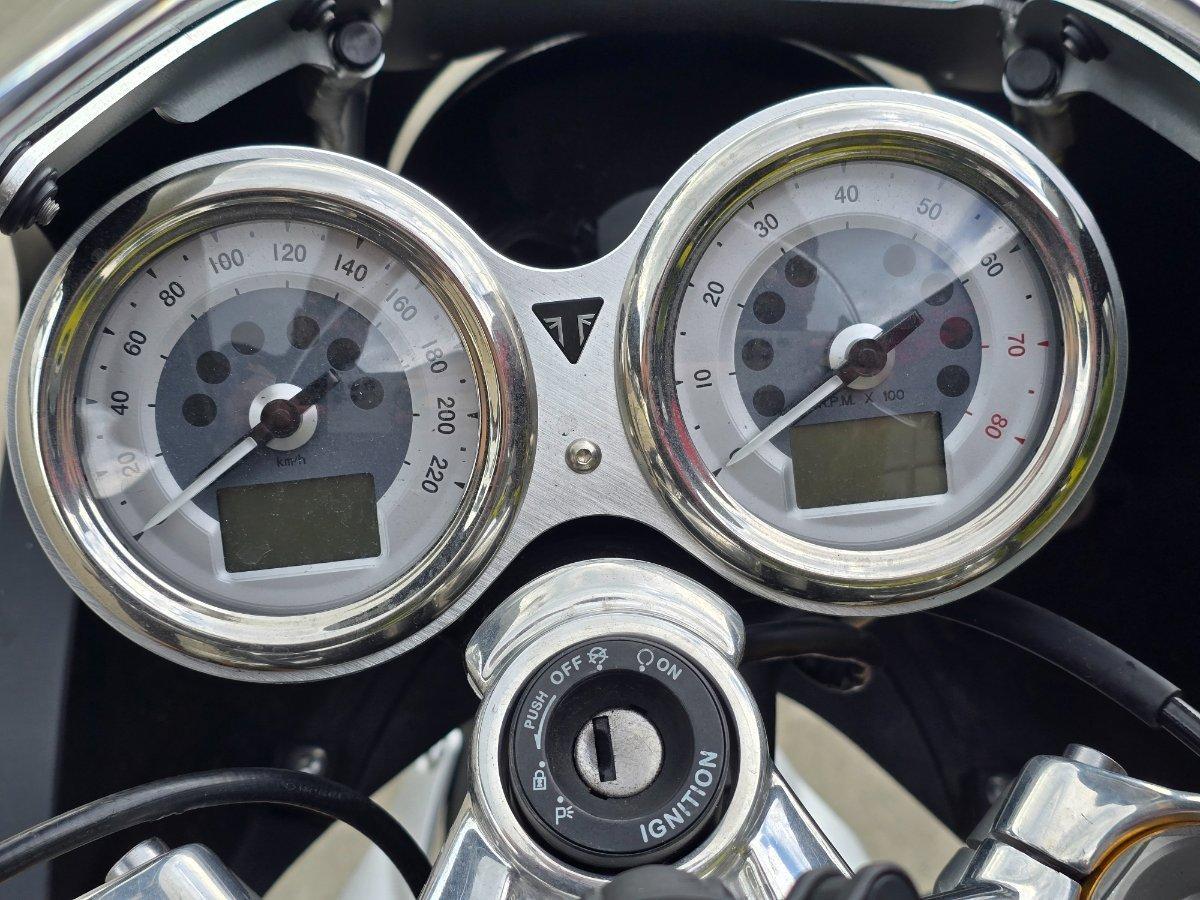 2017 TRIUMPH THRUXTON R ROAD