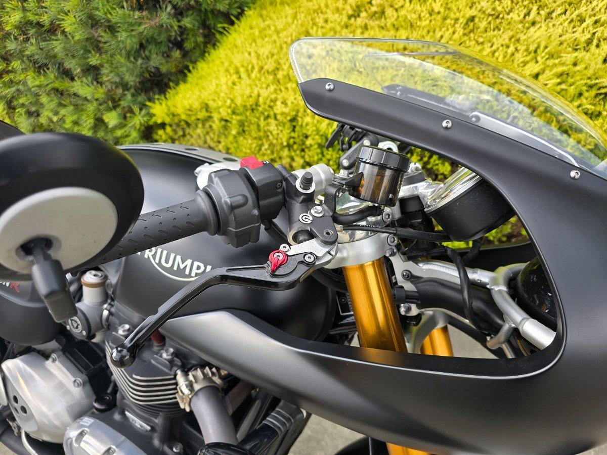 2017 TRIUMPH THRUXTON R ROAD