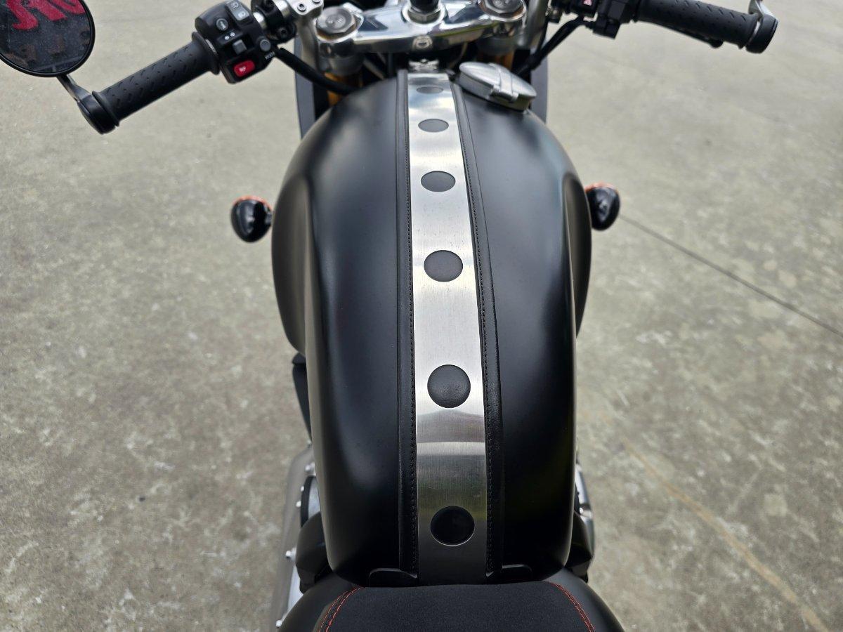 2017 TRIUMPH THRUXTON R ROAD