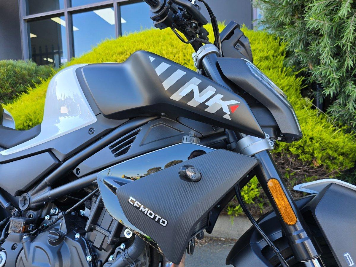 2025 CF MOTO 450 NK ROAD