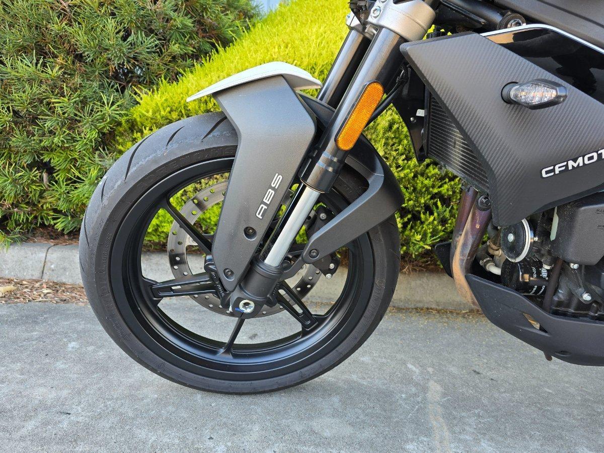 2025 CF MOTO 450 NK ROAD