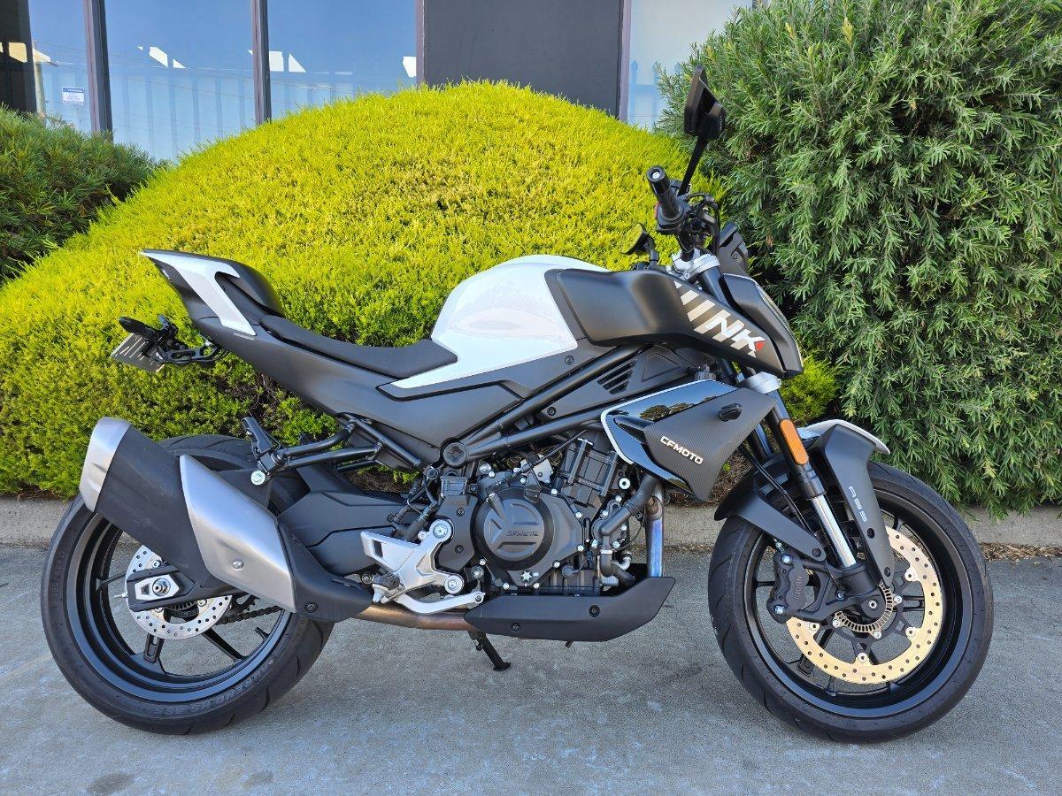 2025 CF MOTO 450 NK ROAD