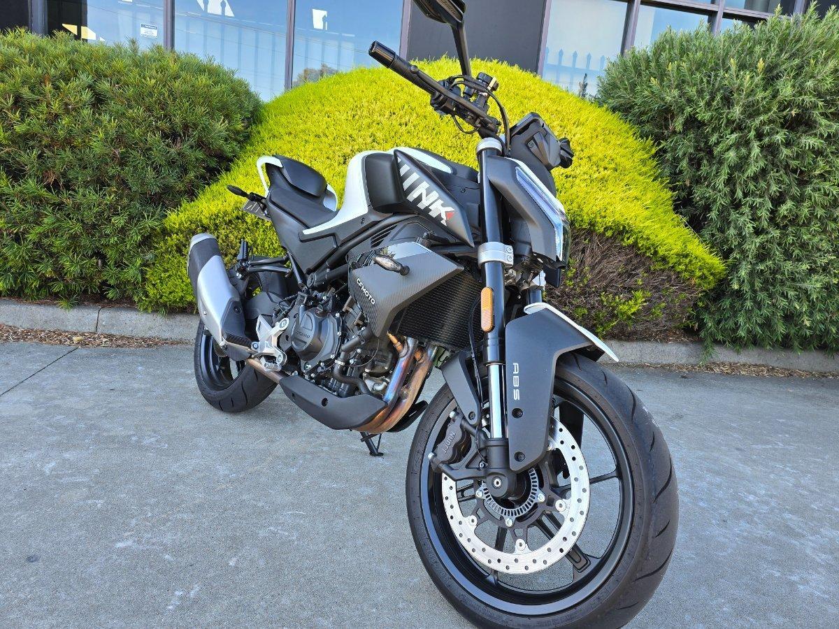 2025 CF MOTO 450 NK ROAD