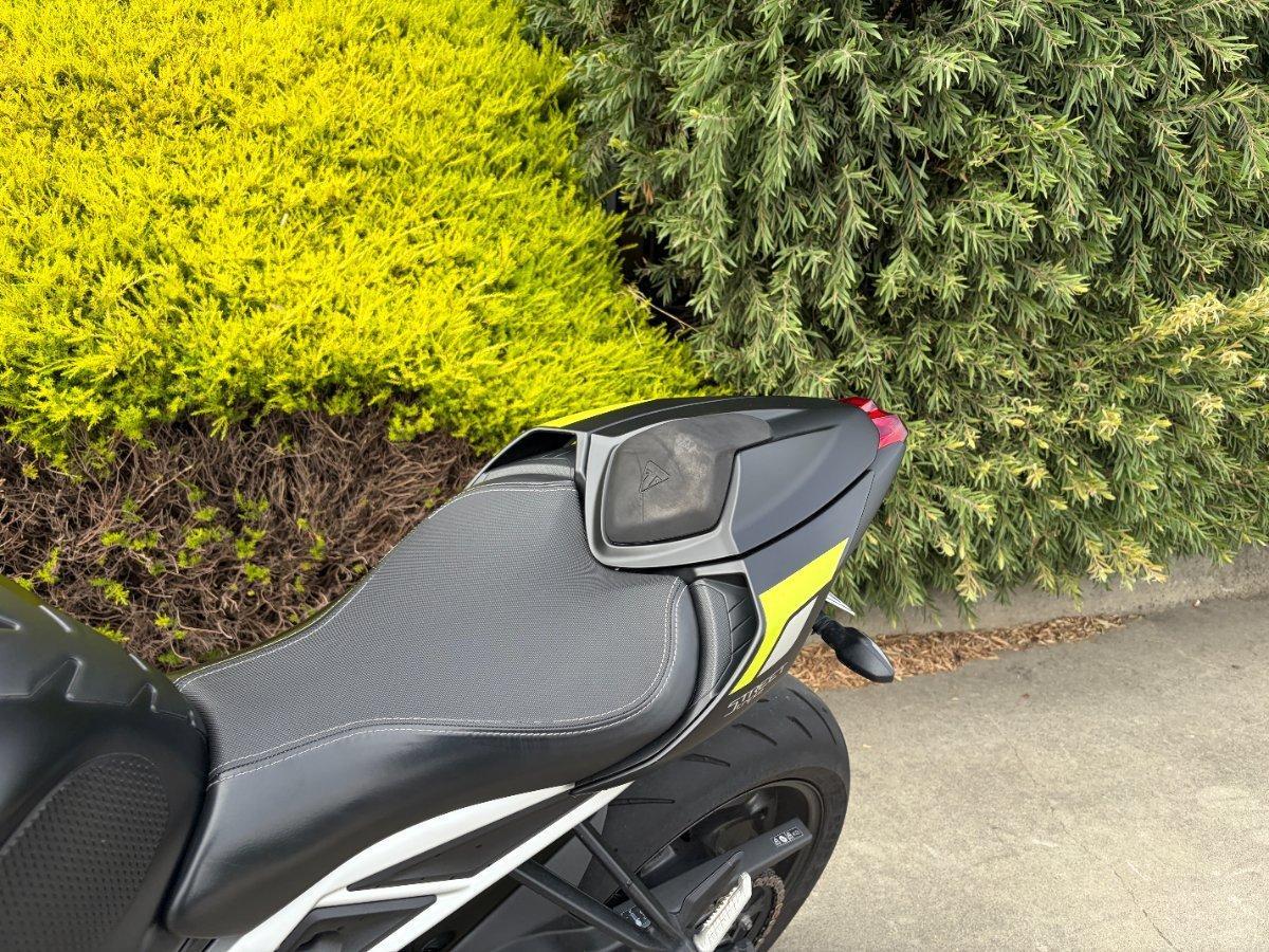 2019 TRIUMPH STREET TRIPLE S ROAD