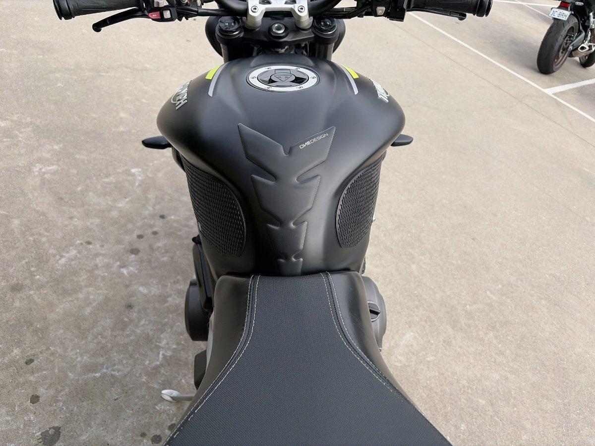 2019 TRIUMPH STREET TRIPLE S ROAD