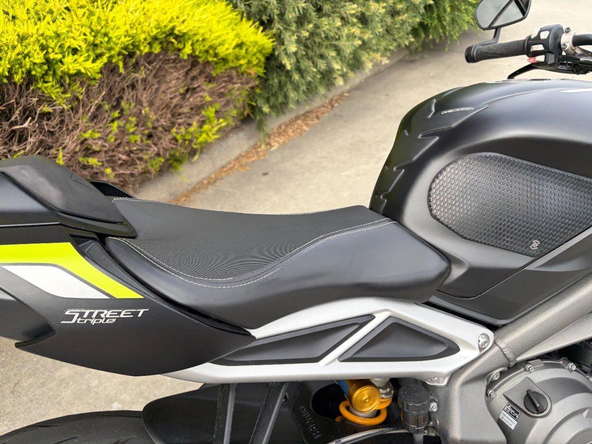 2019 TRIUMPH STREET TRIPLE S ROAD