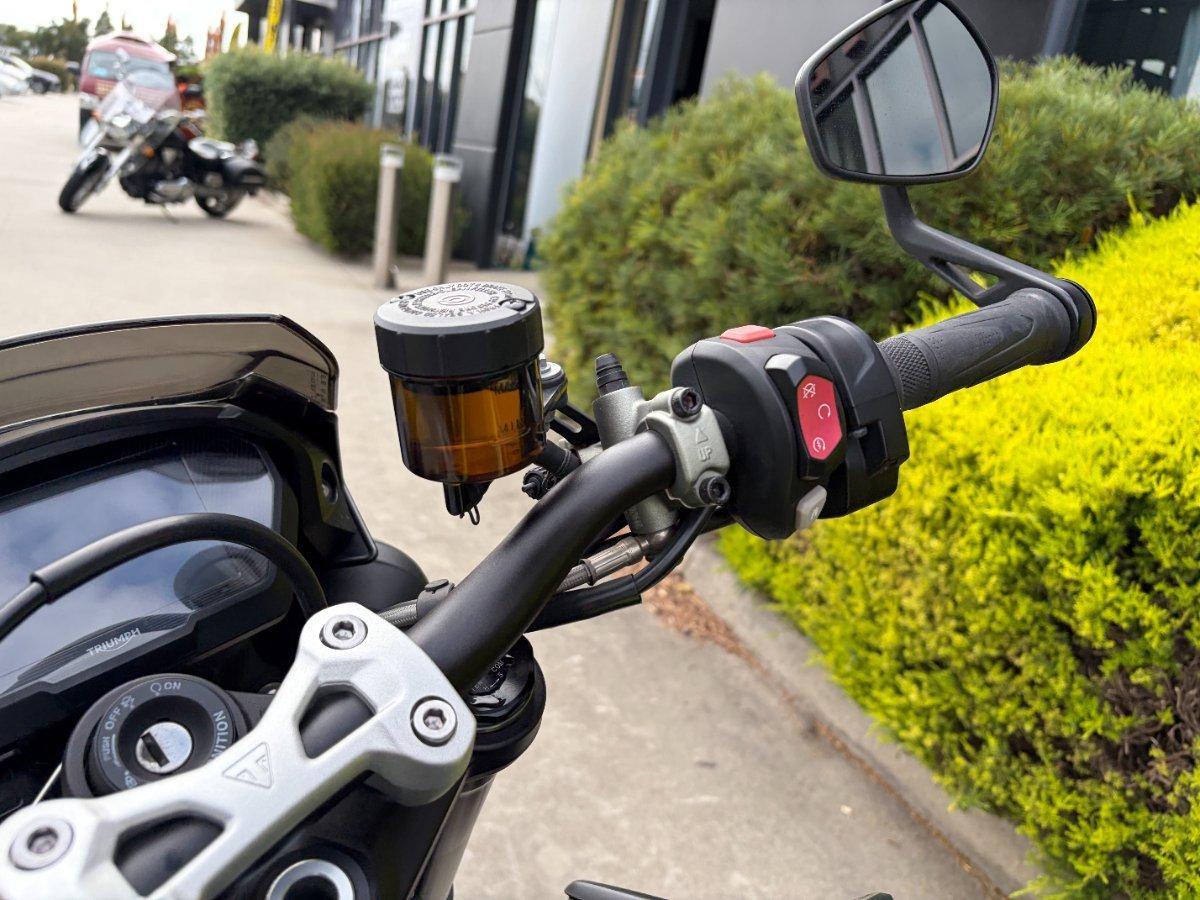 2019 TRIUMPH STREET TRIPLE S ROAD