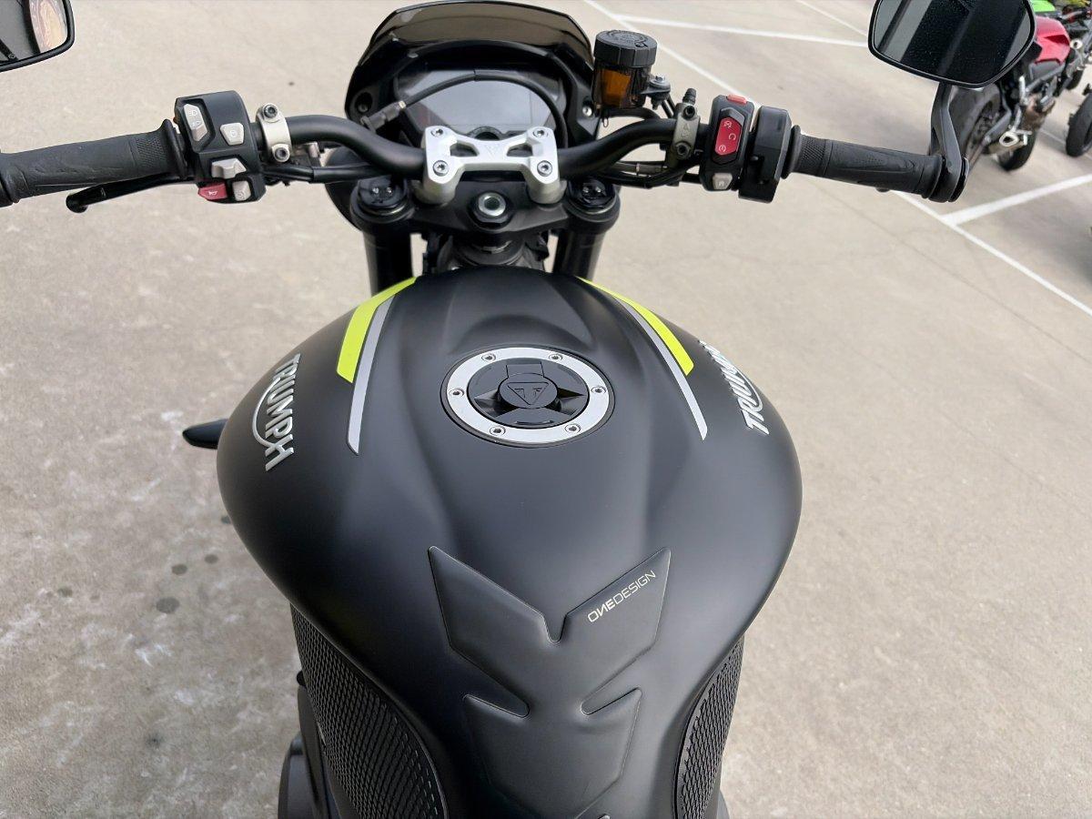 2019 TRIUMPH STREET TRIPLE S ROAD