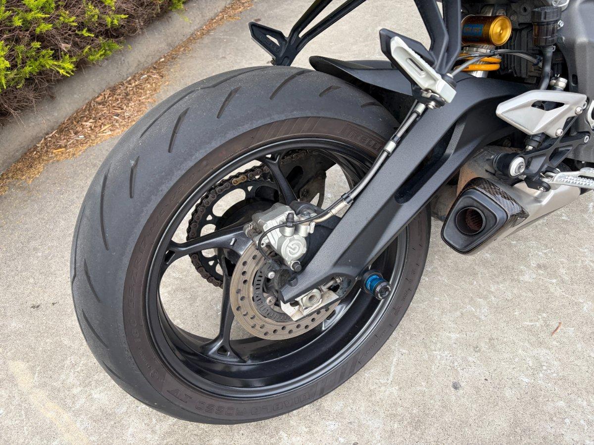 2019 TRIUMPH STREET TRIPLE S ROAD
