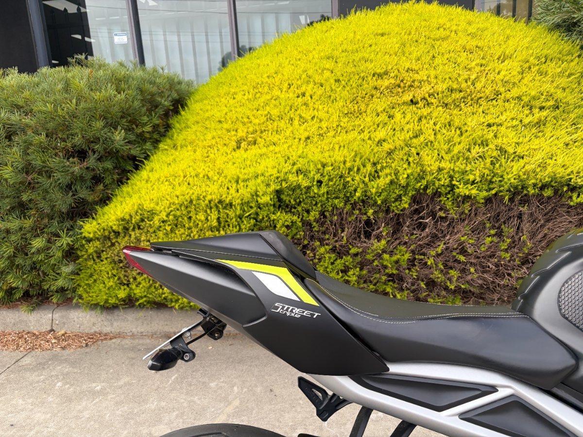 2019 TRIUMPH STREET TRIPLE S ROAD
