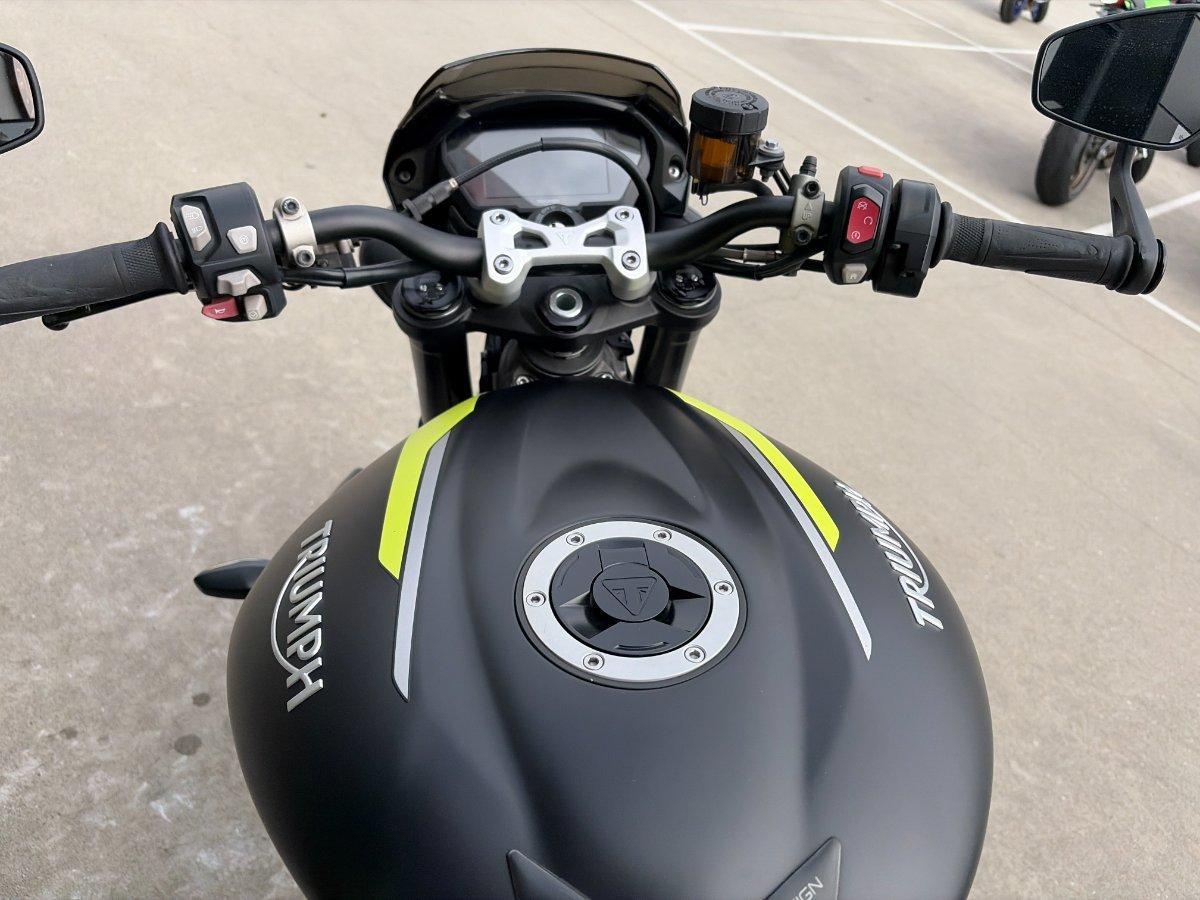 2019 TRIUMPH STREET TRIPLE S ROAD