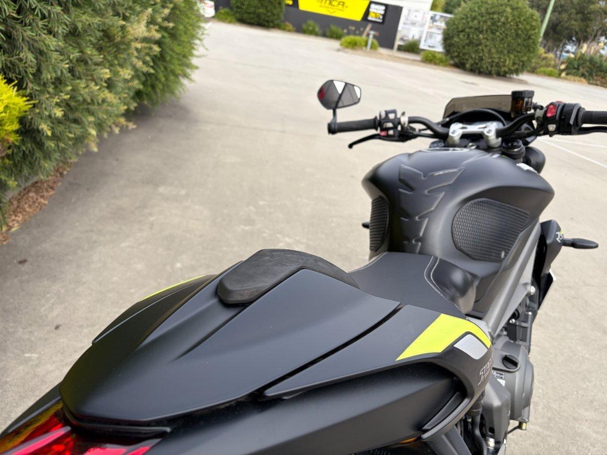 2019 TRIUMPH STREET TRIPLE S ROAD