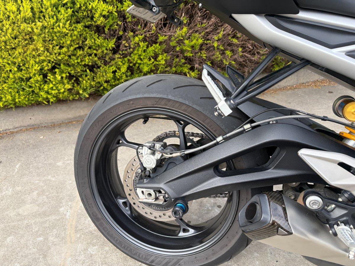2019 TRIUMPH STREET TRIPLE S ROAD