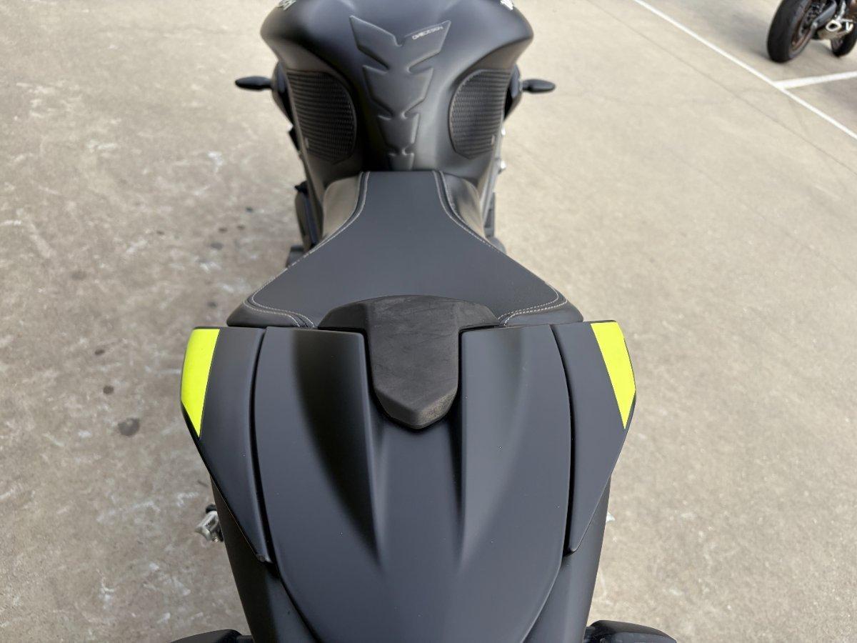 2019 TRIUMPH STREET TRIPLE S ROAD